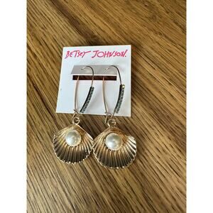 NWT Betsey Johnson Seashell Drop Earrings